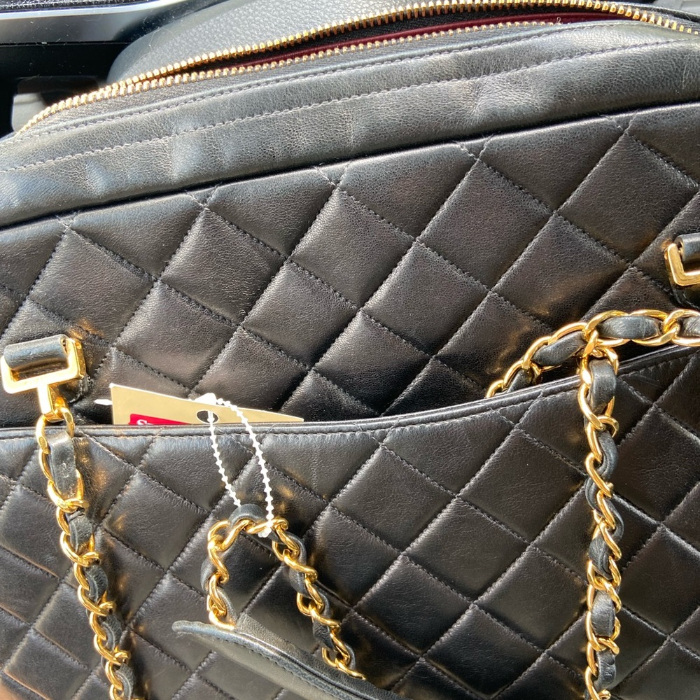 Elegant Black Quilted Bag with Gold Chain